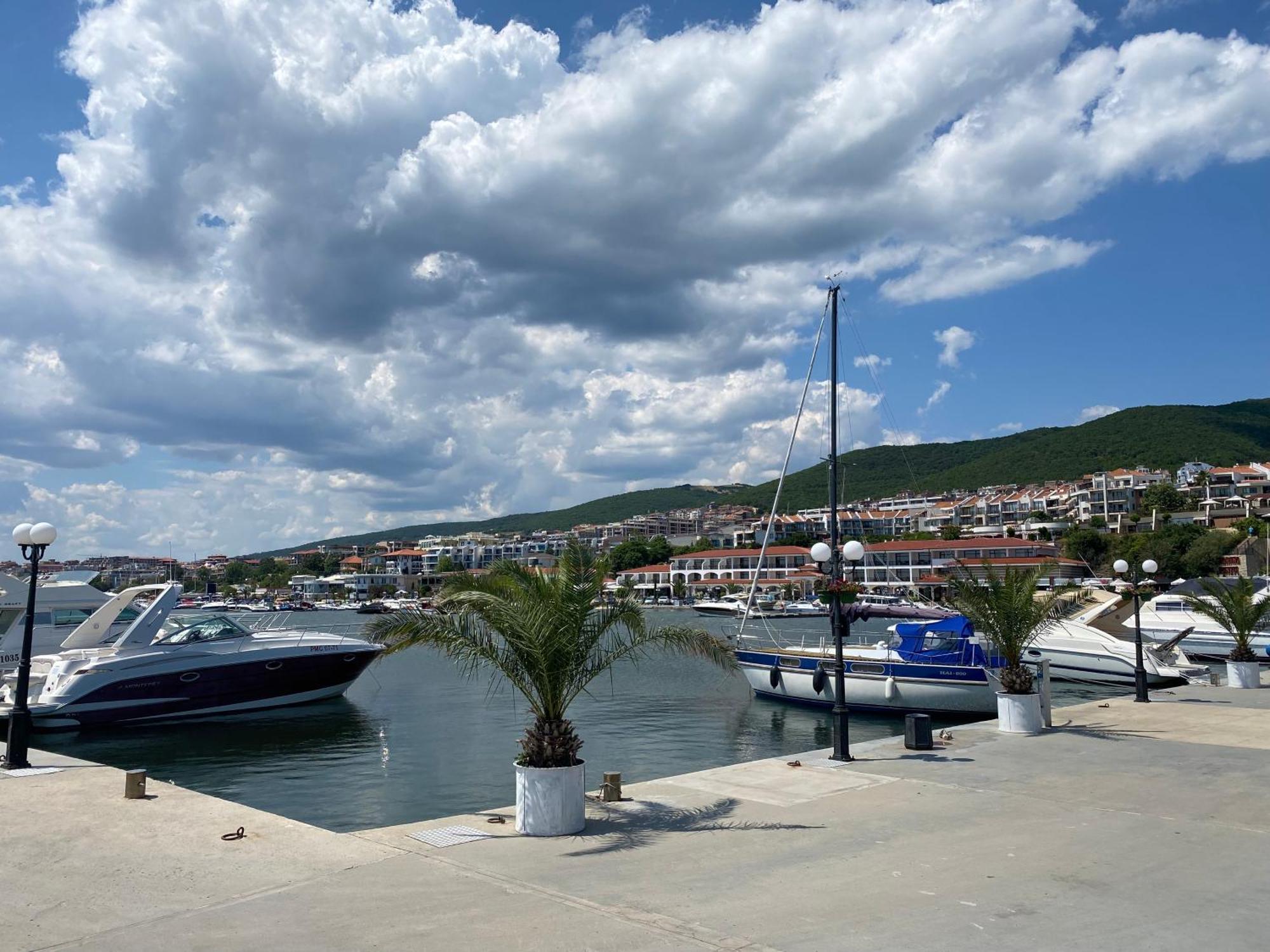 Marina Bay 22 Apartment Sveti Vlas Bagian luar foto